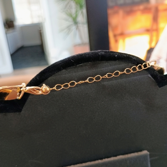 Elegant Gold Chain Necklace - Picture 3 of 3